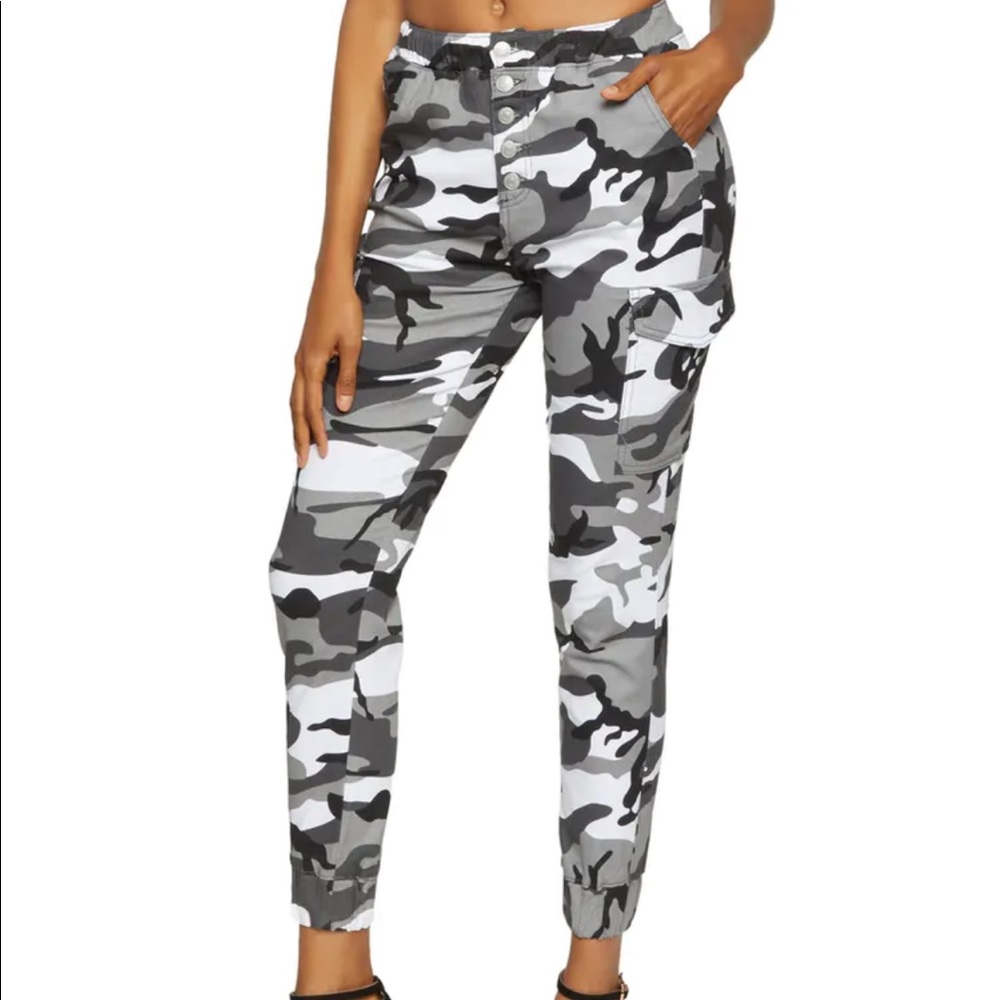BNWT CAMO JOGGERS